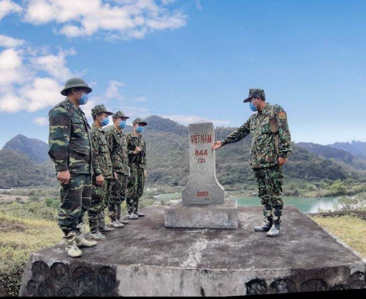 Luỹ[-]thép[-]biên[-]phòng[-]trên[-]cổng[-]trời[-]Lý[-]Vạn